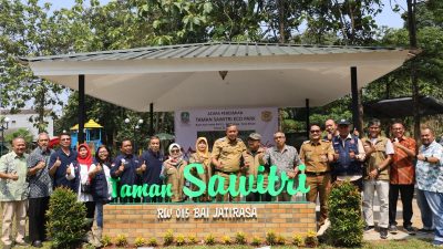Kota Bekasi -Wali Kota Bekasi, Tri Adhianto, meresmikan Taman Sawitri Eco Park yang berlokasi di Perumahan Bumi Asih Indah, Kelurahan Jatirasa, Kecamatan Jatiasih, Kota Bekasi.