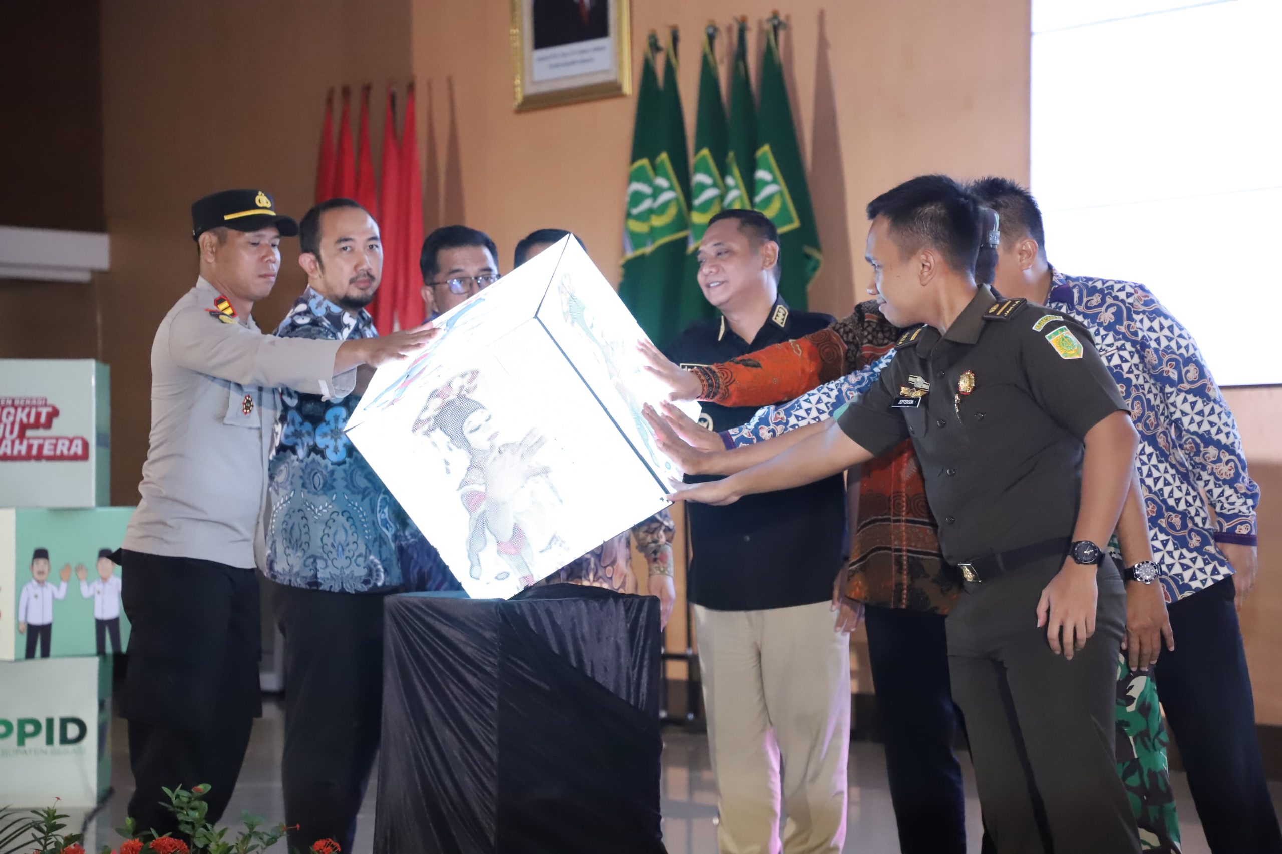 Kabupaten Bekasi - Pemerintah Kabupaten Bekasi secara resmi meluncurkan logo dan tema Hari Jadi ke-75 Kabupaten Bekasi, dalam acara yang digelar di Gedung Swatantra Wibawa Mukti, Cikarang Pusat, pada Kamis (24/7/2025).