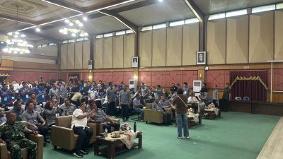 Kota Bekasi - Ketum KONI Jawa Barat saat menghadiri rapat kerja KONI Kota Bekasi di Balai Patriot, Kompleks Pemkot Bekasi, Sabtu (26/7/2025). Foto: Gobekasi.id