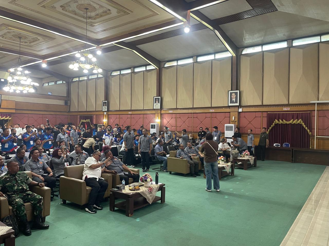 Kota Bekasi - Ketum KONI Jawa Barat saat menghadiri rapat kerja KONI Kota Bekasi di Balai Patriot, Kompleks Pemkot Bekasi, Sabtu (26/7/2025). Foto: Gobekasi.id