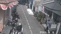 Terekam Kamera! Komplotan Maling Motor Todong Senjata di Perumahan Wismajaya