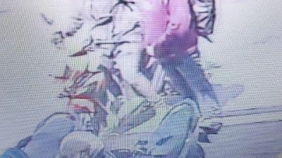 Kabupaten Bekasi - Maling Motor tertangkap kamera CCTV di sebuah minimarket di Tambun.