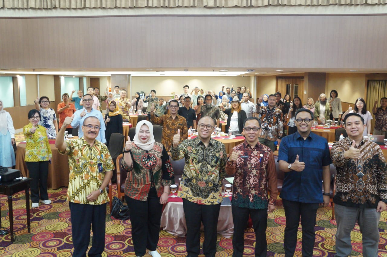 Kota Bekasi - Kepala Dinas Perdagangan dan Perindustrian (Disdagperin) Kota Bekasi, M. Solikhin, hadir dan memberikan sambutan dalam kegiatan Bersapa Ekspor (Berdialog Seputar Pembiayaan Ekspor) yang digelar pada Kamis (31/7/2025) di Hotel Horison Ultima Bekasi.