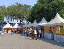 Sembako Murah Diserbu Ibu-ibu Teluk Pucung, Harga Beras Turun Sampai Rp8 Ribu