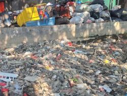 Normalisasi Kali Kapuk Dimulai, Tumpukan Sampah 50 Meter Siap Diangkut