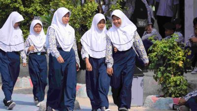 Kabupaten Bekasi - Mulai Senin, 14 Juli 2025, Pemkab Bekasi mengatur waktu masuk sekolah menjadi pukul 06.30 WIB untuk seluruh jenjang PAUD, SD, dan SMP di Kabupaten Bekasi.