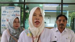 Kabupaten Bekasi - Kepala Dinas Koperasi dan UKM Kabupaten Bekasi, Ida Farida setelah mendampingi Sekretaris Daerah Dedy Supriyadi, dalam rapat virtual bersama Kementerian Dalam Negeri RI, yang digelar di Command Center Diskominfosantik, Kompleks Pemkab Bekasi, Cikarang Pusat.