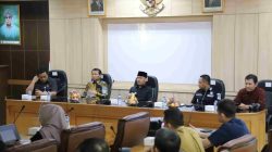 Kabupaten Bekasi - Pemkab Bekasi bersama KPK RI, menggelar rapat koordinasi pencegahan korupsi melalui perbaikan tata kelola pemerintah daerah. Bertempat di Ruang Rapat KH. Raden Ma'mun Nawawi, Gedung Bupati Bekasi, Cikarang Pusat. Selasa, (22/7/2025).