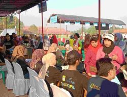 Ratusan Warga Karangrahayu Serbu Layanan Botram, Disdukcapil Bekasi Pastikan Gratis