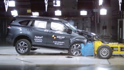 Bekasi - Ilustrasi. Crash test Balai Pengujian Laik Jalan dan Sertifikasi Kendaraan Bermotor (BPLJSKB) di Bekasi, Jawa Barat. Australia NCAP