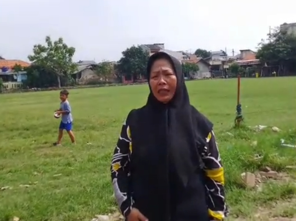 Kota Bekasi - Yati, ahli waris dari almarhum H. Mesir bin H. Misin, yang mengaku lahan milik keluarganya di Kampung Kranji Bulak, RT 002 RW 002, Kelurahan Kranji, Kecamatan Bekasi Barat.