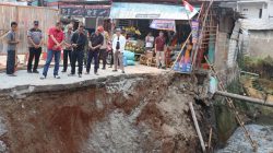Kota Bekasi - Wali Kota Bekasi Tri Adhianto meninjau langsung proyek revitalisasi Jembatan 0 Rawalumbu. Foto: Ist