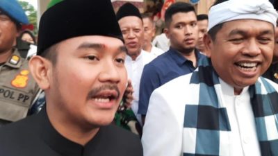 Kabupaten Bekasi - Bupati Bekasi Ade Kuswara Kunang bersama Gubernur Jawa Barat Dedi Mulyadi dalam agenda HUT Kabupaten Bekasi ke-75, Jumat (15/8/2025). Foto: Ist