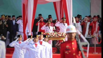 Kabupaten Bekasi -Bupati Bekasi, Ade Kuswara Kunang, bertindak sebagai Inspektur Upacara di HUT ke-80 RI, Minggu (17/8/2025). Foto: Ist/Gobekasi.id