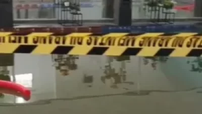 Kabupaten Bekasi - Kolam renang SDIT Ibnul Jazari, Kecamatan Babelan, Kabupaten Bekasi di Police Line. Foto: Ist