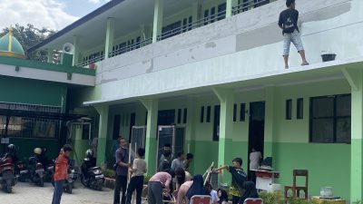 Kota Bekasi - Proses renovasi SDN Harapan Mulya 01, Medan Satria, dalam rangka program CSR Summarecon di HUT ke-50. Foto: Gobekasi.id
