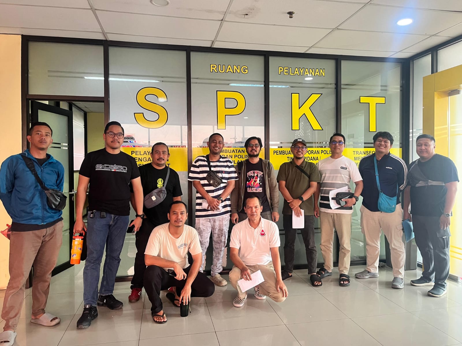 Kota Bekasi - Andree dan korban lainnya melaporkan pemilik bengkel Vespa ke Polres Metro Bekasi. Foto: Septian/Gobekasi.id