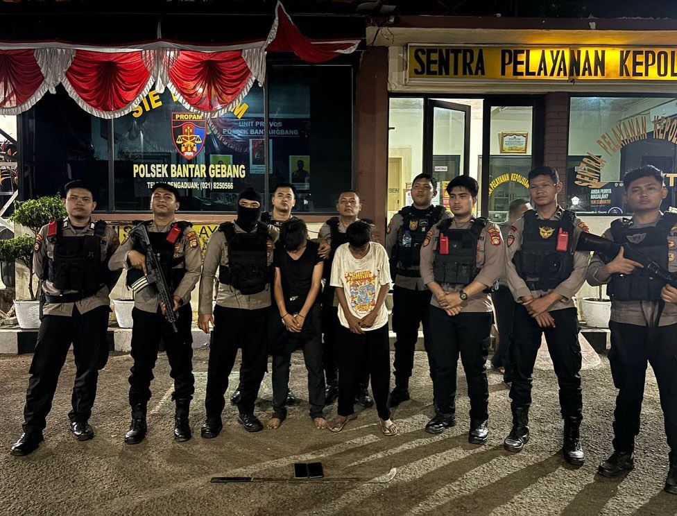 Kota Bekasi - Tim Patroli Perintis Presisi Polres Metro Bekasi Kota berhasil menggagalkan dugaan tawuran yang melibatkan kelompok remaja di kawasan Bantargebang, Minggu pagi (3/8/2025) sekitar pukul 04.45 WIB. Foto: Ist