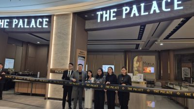 Kabupaten Bekasi - The Palace Jeweler kembali menambah jaringan ritelnya dengan membuka gerai terbaru di Living World Grand Wisata Bekasi pada Minggu (3/8/2025). Foto: Yessiana/GoBekasi.id