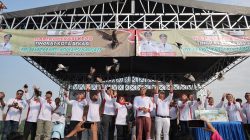 Kota Bekasi - Wali Kota Bekasi, Tri Adhianto, memperingati Hari Koperasi ke-78 di kawasan Vida, Kelurahan Padurenan, Kecamatan Mustika Jaya, pada Minggu (3/8/2025). Foto: Ist