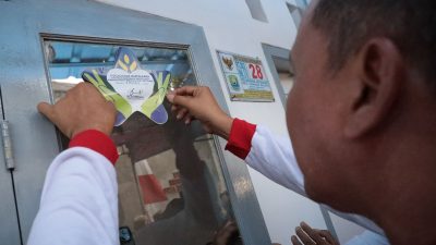 Kota Bekasi - Wali Kota Bekasi Tri Adhianto meresmikan pelaksanaan Program Rumah Tidak Layak Huni (Rutilahu) di Kampung Pondok Rangon RT 02 RW 06, Kelurahan Jatimurni, Kecamatan Pondok Melati. Foto: Ist