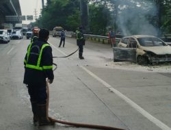 Mobil Terbakar di Tol Cibitung, Diduga Akibat Konsleting Listrik