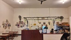 Kota Bekasi -Salah satu Kedai Pancong yajg Berhenti memutar lagu karena adanya royalti di Jalan Pangeran Jayakarta, Medan Satria, Kota Bekasi, Rabu (6/8/2025). Foto: Septian/Gobekasi.id