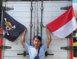 Keluhkan Ekonomi Sulit, Sopir Truk di Bekasi Kibarkan Bendera One Piece