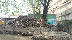 Minim Armada, Petugas Kebersihan Kesulitan Angkut Sampah Kali Kapuk di Pejuang
