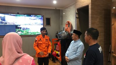 Kota Bekasi - Wakil Wali Kota Bekasi Harris Bobihoe saat mendatangi kantor BPBD. Foto: Ist