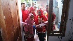 Wakil Wali Kota Bekasi Bedah Rumah Ibu Asuhnya Lewat Program Rutilahu