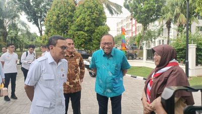Kota Bekasi -Salah satu terobosan yang diperkenalkan adalah program Class Migran, yang baru saja dikenalkan langsung oleh Menteri P2MI, Abdul Kadir Karding, saat mengunjungi Sekolah Rakyat Menangah Atas 13 Bekasi, di Bekasi Timur, Kota Bekasi, Kamis (14/8/2025). Foto: Septian/Gobekasi.id