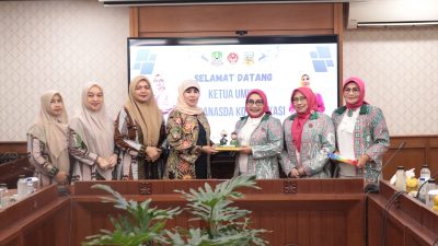 Kota Bekasi - Ketua Dewan Kerajinan Nasional Daerah (Dekranasda) Kota Bekasi, Wiwiek Hargono, melakukan kunjungan studi tiru ke Dekranasda Jakarta Selatan, Kamis (14/8/2025). Foto: Ist/Gobekasi.id