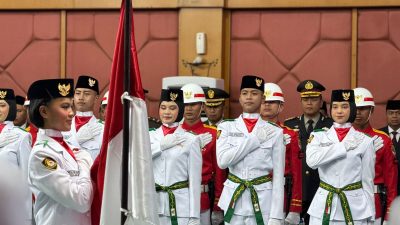 Kota Bekasi - Anggota Pasukan Pengibar Bendera Pusaka (Paskibraka) Tahun 2025 dikukuhkan. Foto: Ist/Gobekasi.id