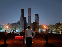Pemkot Bekasi Gelar Apel Kehormatan dan Renungan Suci di TMP Bulak Kapal