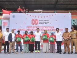 Perayaan 17 Agustus di Bantar Gebang, Wamen LH Bagikan 450 Paket Sembako untuk Pemulung 