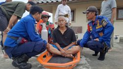 Perbaiki Speaker Masjid, Warga Cimuning Terjatuh, Damkar Turun Tangan 