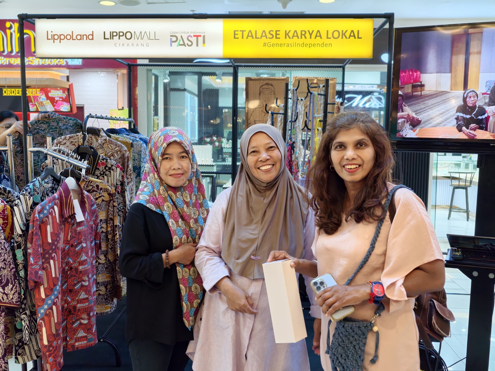 Kabupaten Bekasi - Produk UMKM Bekasi eksis dalam program Etalase Produk Local Lippo Cikarang. Foto: Ist/Gobekasi.id.