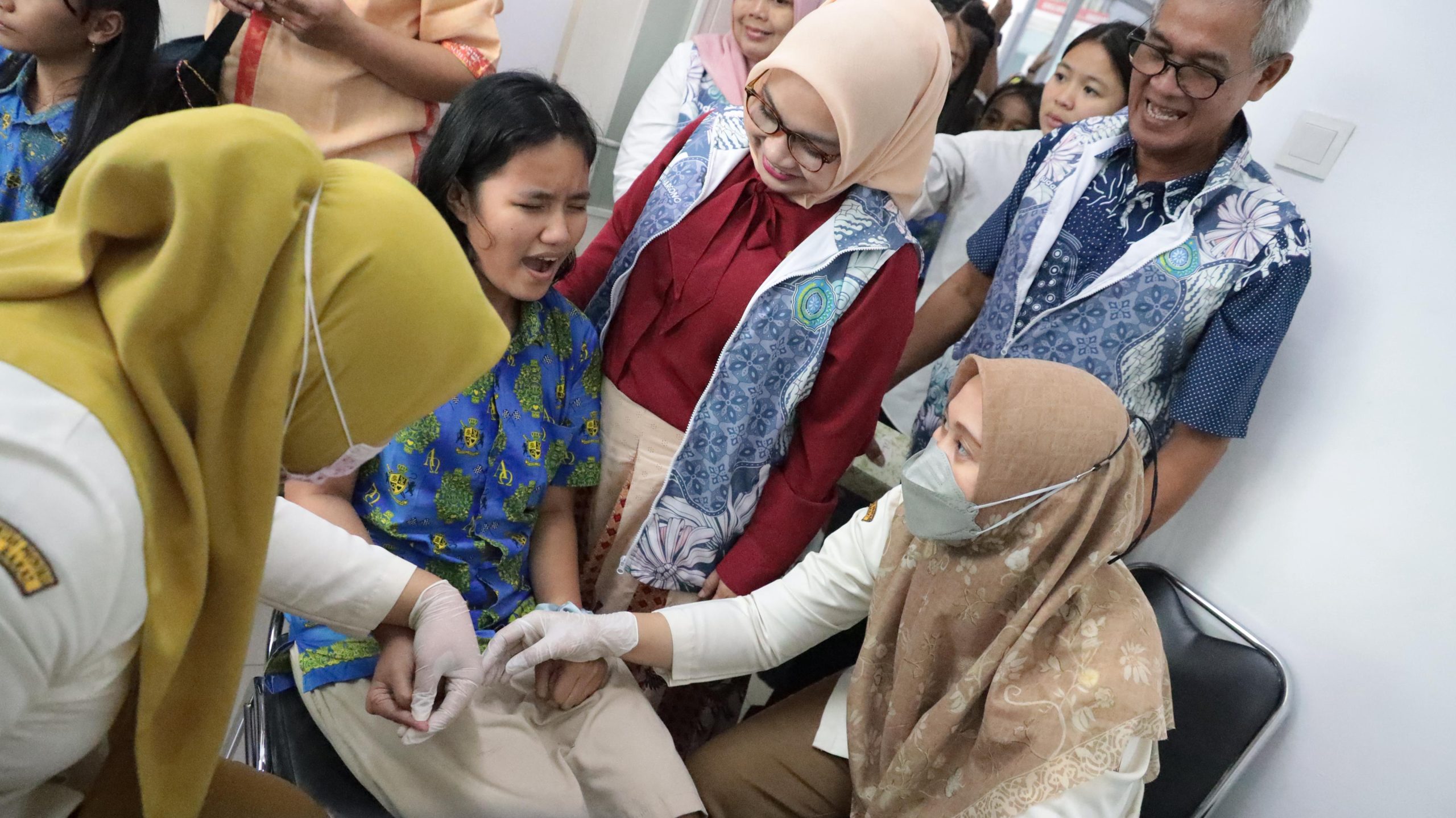 Kota Bekasi - TP PKK Kota Bekasi melakukan monitoring Program Bulan Imunisasi Anak Nasional (BIAN) di SD Mahanaim, Kelurahan Sepanjang Jaya, Kecamatan Rawalumbu, Selasa (26/8/2025). Foto: Ist
