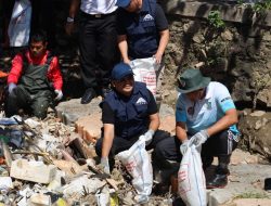Wali Kota Bekasi Bersama Pandawara Group Bersihkan Kali Kapuk