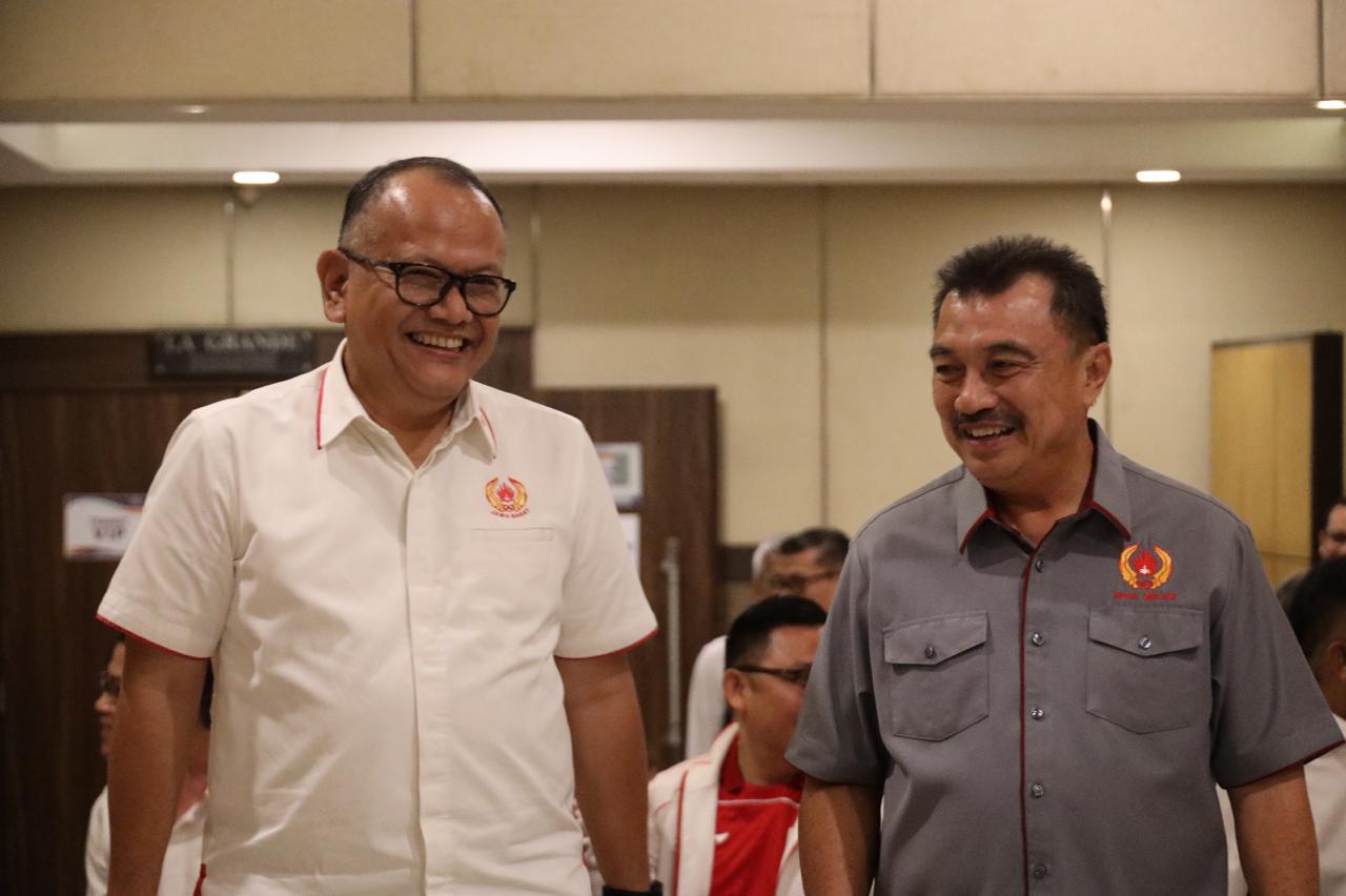 Kota Bekasi - Wakil Wali Kota Bekasi Abdul Harris Bobihoe bersama Ketua KONI Jawa Barat, M Budiana. Foto: Ist/Gobekasi.id.