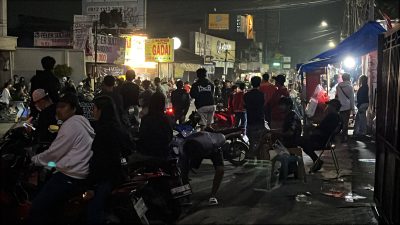 Kota Bekasi - Aksi kericuhan massa menjalar ke Pondok Gede, Kota Bekasi, Sabtu (30/8/2025) hingga Minggu dini hari tadi. Foto: Ist/Gobekasi.id.