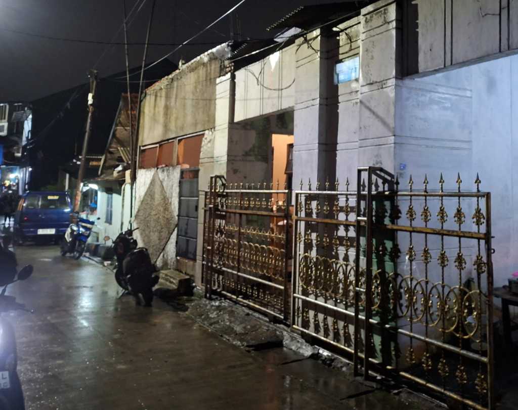 Kota Bekasi - Rumah di Margahayu, Kota Bekasi, digeladah oleh BNPT dan Mabes Polri atas dugaan keterlibatan terorisme. Foto: Ist/Gobekasi.id