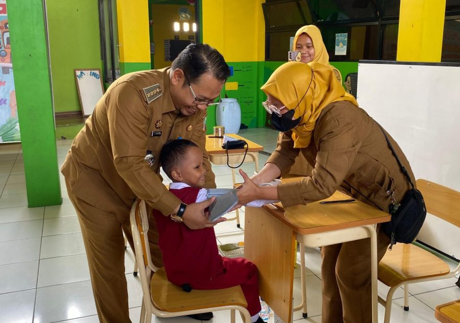 Kabupaten Bekasi - Program Cek Kesehatan Gratis (CKG) untuk siswa sekolah di Kecamatan Tambelang Kabupaten Bekasi. Foto: Ist
