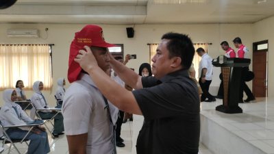 Kabupaten Bekasi - Sekretaris Daerah (Sekda) Kabupaten Bekasi, Dedy Supriyadi, secara resmi membuka kegiatan pemusatan latihan (Pusdiklat) Pasukan Pengibar Bendera Pusaka (Paskibraka) tingkat Kabupaten Bekasi tahun 2025 yang dipusatkan di Balai Pelatihan Kerja (BLK) Tambun Utara pada , Selasa (12/8/2025).Foto: Ist
