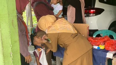 Kabupaten Bekasi - Dinkes Bekasi menyalurkan vitamin kepada anak - anak dan balita. Foto: Ist/Gobekasi.id