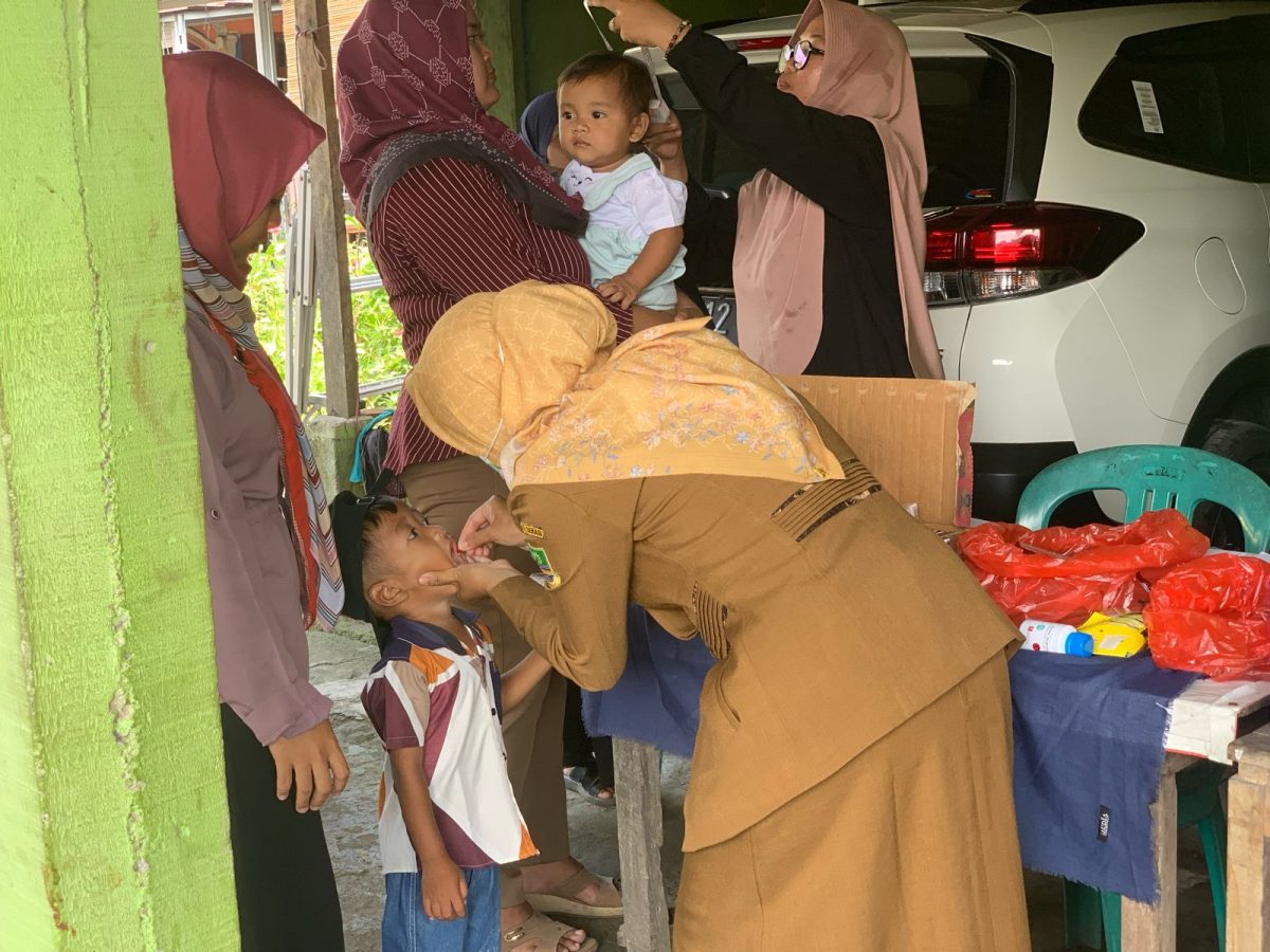 Kabupaten Bekasi - Dinkes Bekasi menyalurkan vitamin kepada anak - anak dan balita. Foto: Ist/Gobekasi.id