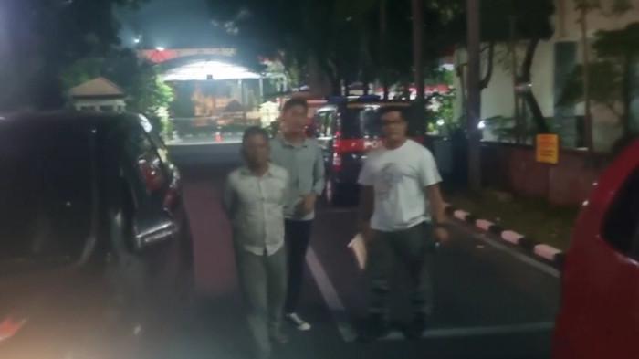 Kabupaten Bekasi - Unit Perlindungan Perempuan dan Anak (PPA) Satreskrim Polres Metro Bekasi menangkap Darwin Pardede (64), pelaku pencabulan anak berusia 8 tahun di Kecamatan Karangbahagia, Kabupaten Bekasi. Foto: Ist/Gobekasi.id