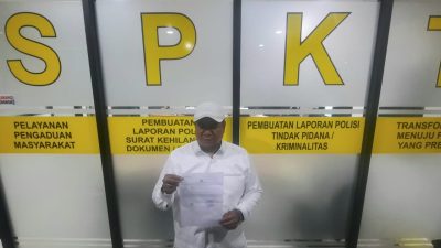 Kota Bekasi - Anggota DPRD Kota Bekasi, Ahmadi usai menjalani rangkaian pelaporan dugaan kekerasan yang dialaminya ke Polres Metro Bekasi Kota, Senin (22/9/2025) malam. Foto: Septian/Gobekasi.id.