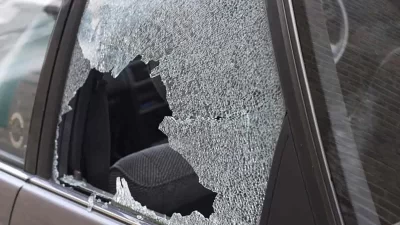 Kota Bekasi - Ilustrasi pencurian modus pecah kaca mobil